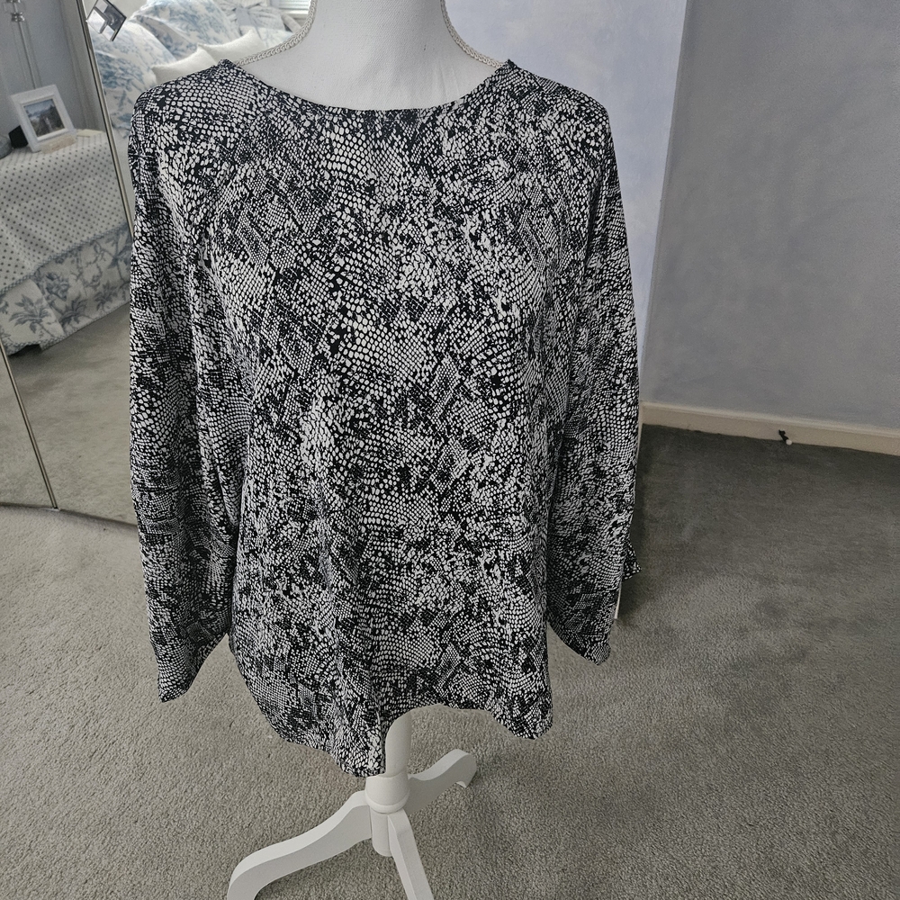 Elegant Black and White Women's Top